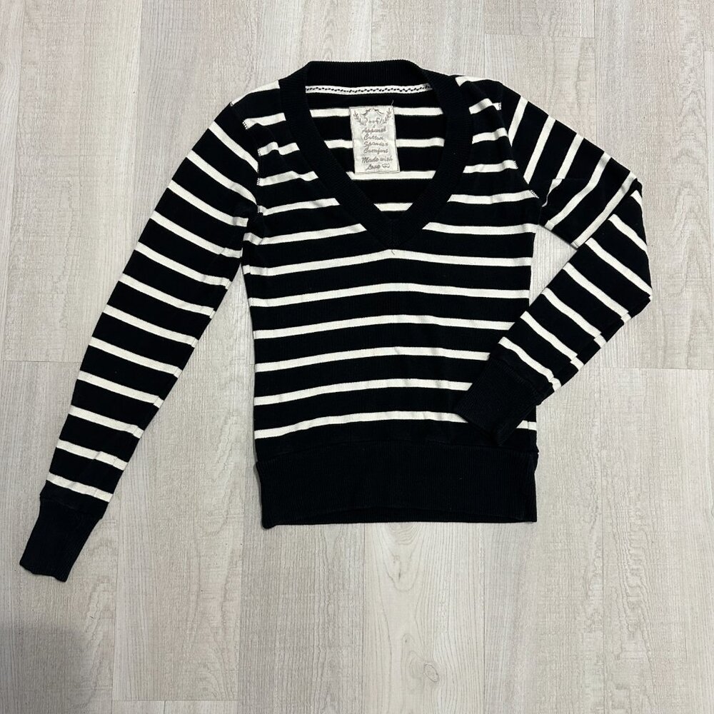 Black and White striped V-neck Sweater~ size Large (fits like a Medium)